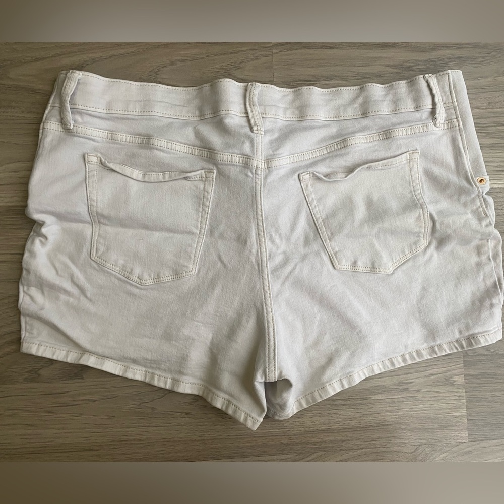 Maternity Shorts - Picture 13 of 15